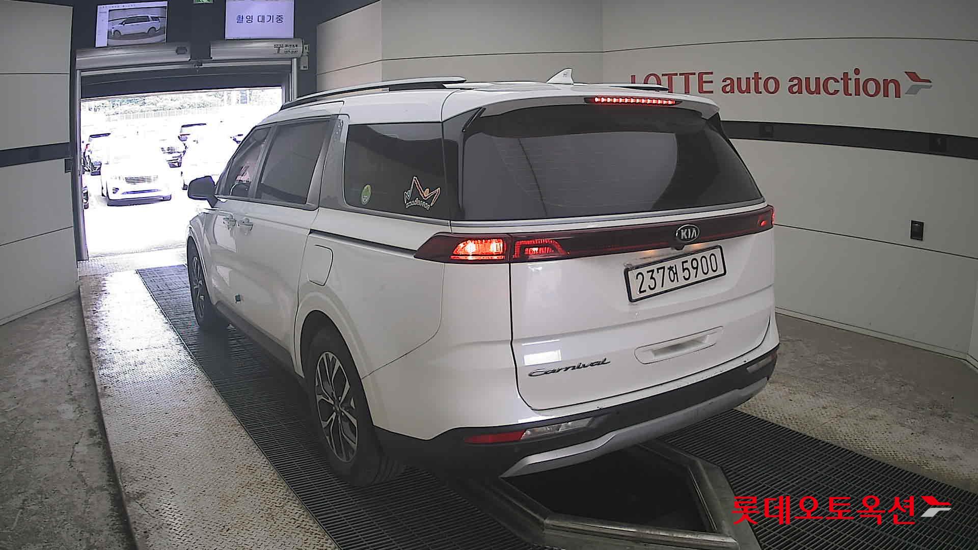 2021 - kia carnival