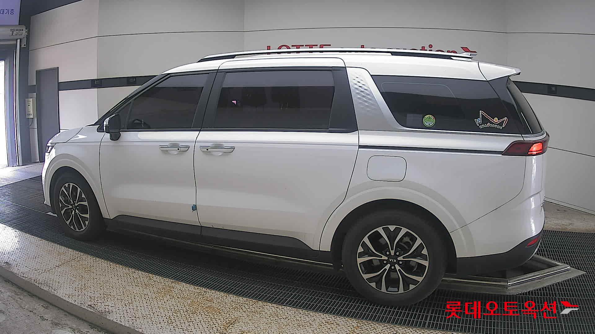 2021 - kia carnival