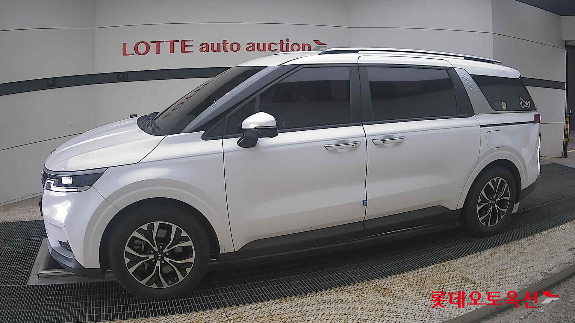 2021 - kia carnival