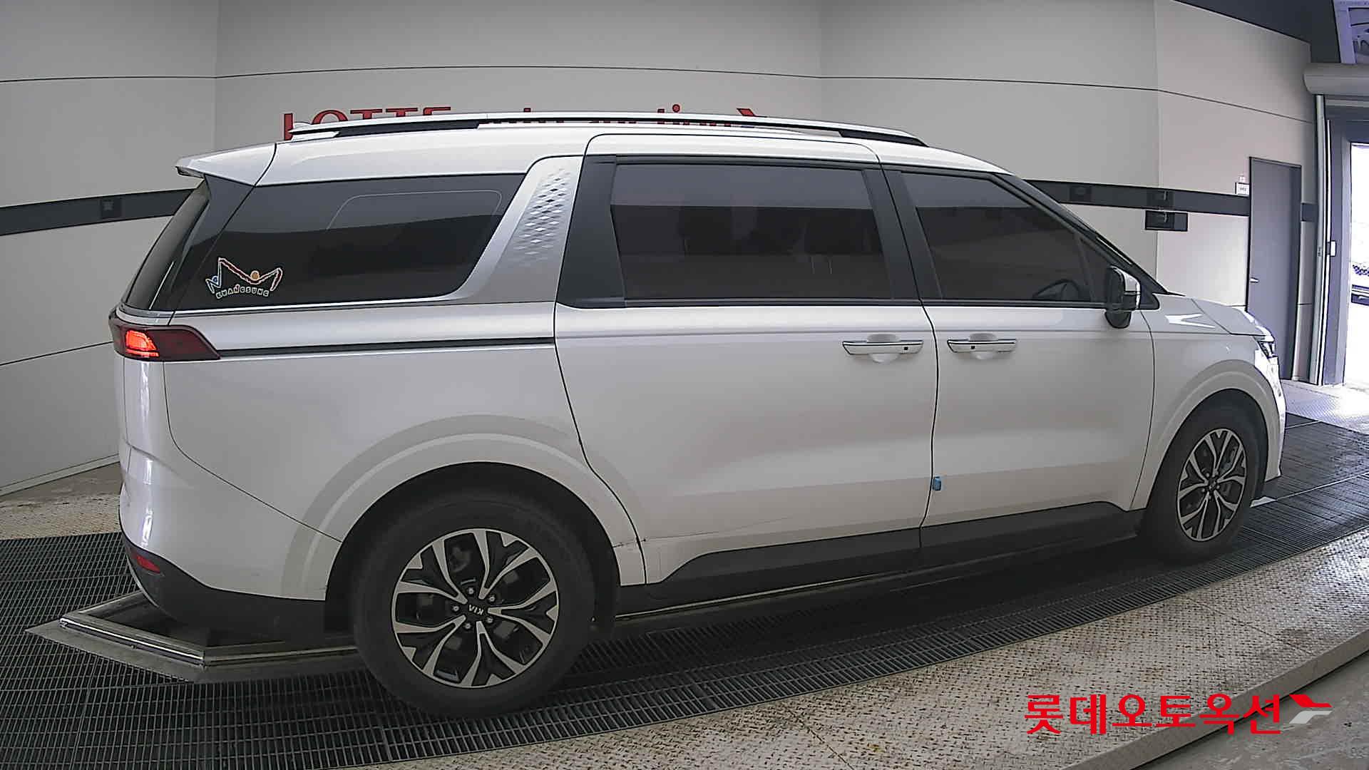 2021 - kia carnival