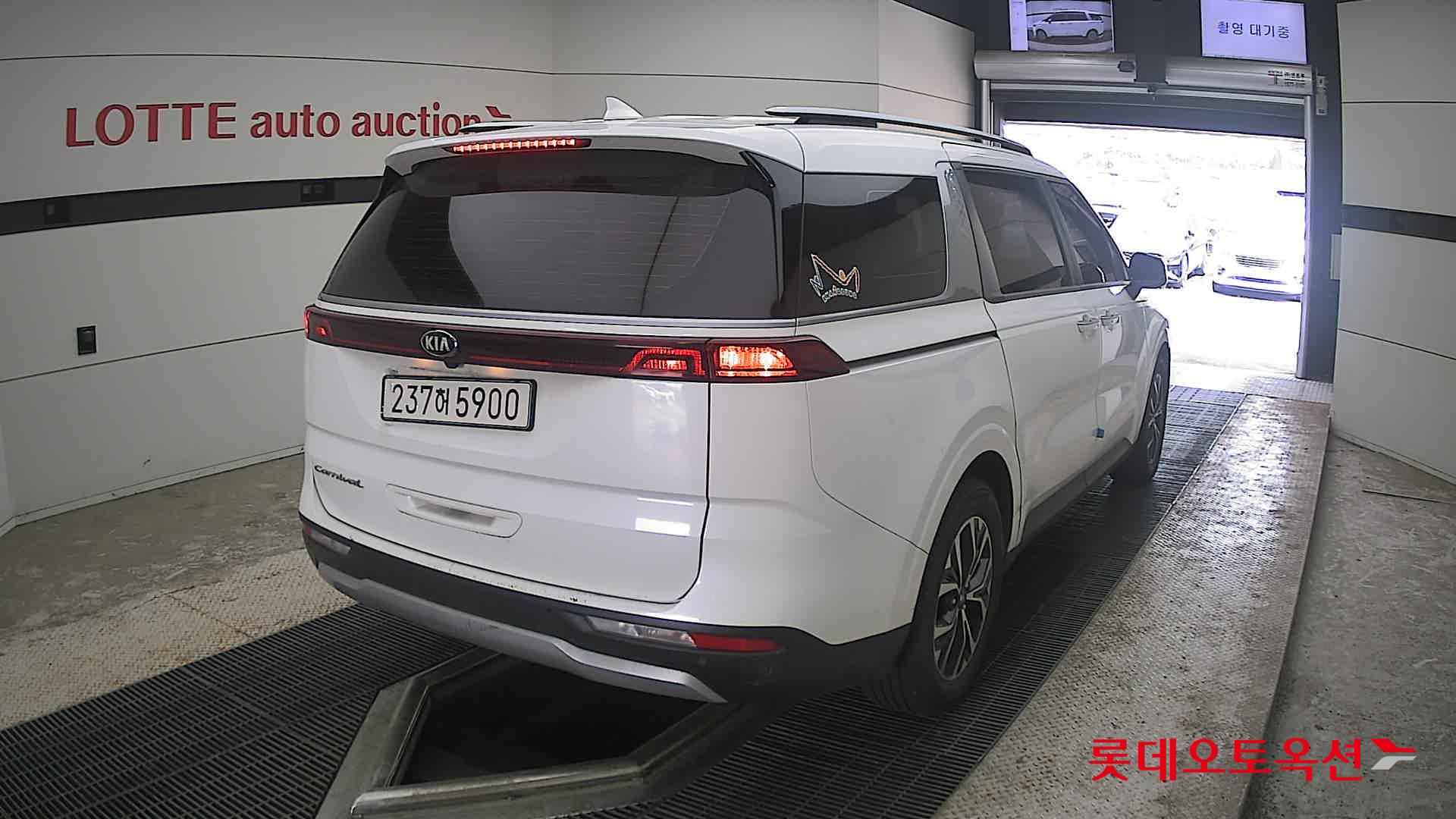 2021 - kia carnival