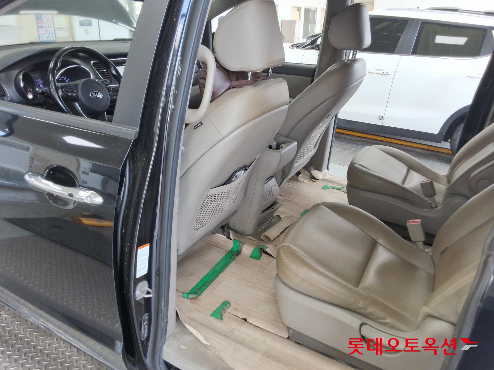 2020 - kia carnival