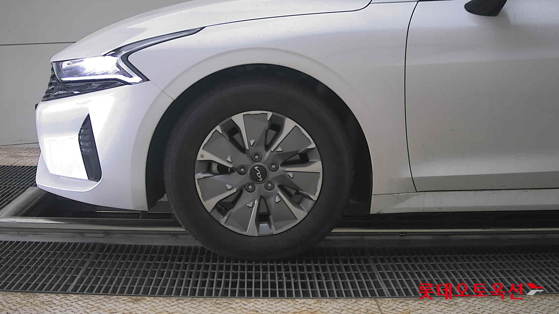 كيا K5 2023 - صورة 25