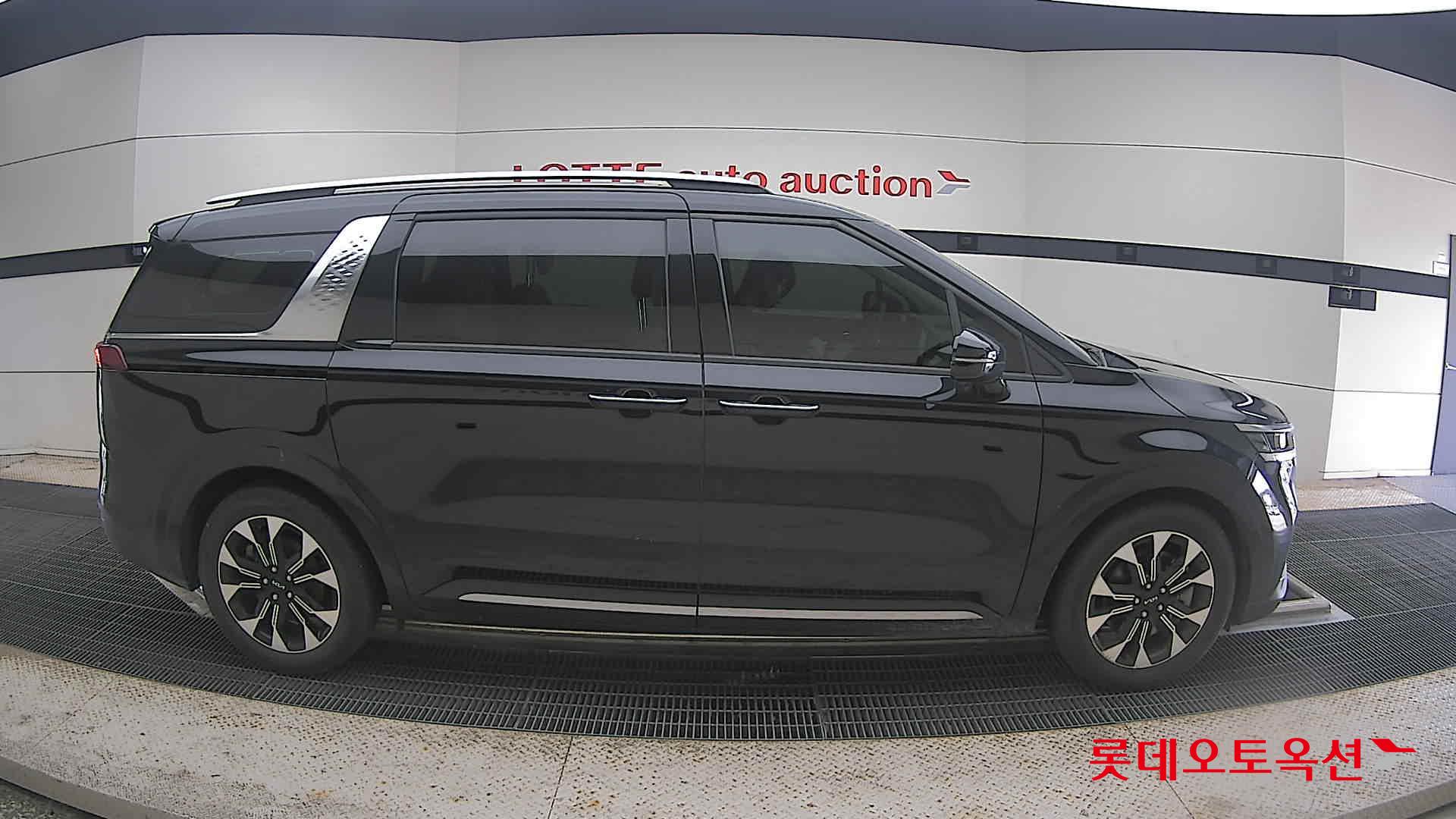 2023 - kia carnival
