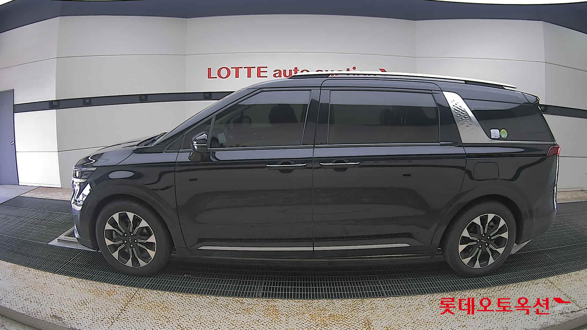 2023 - kia carnival
