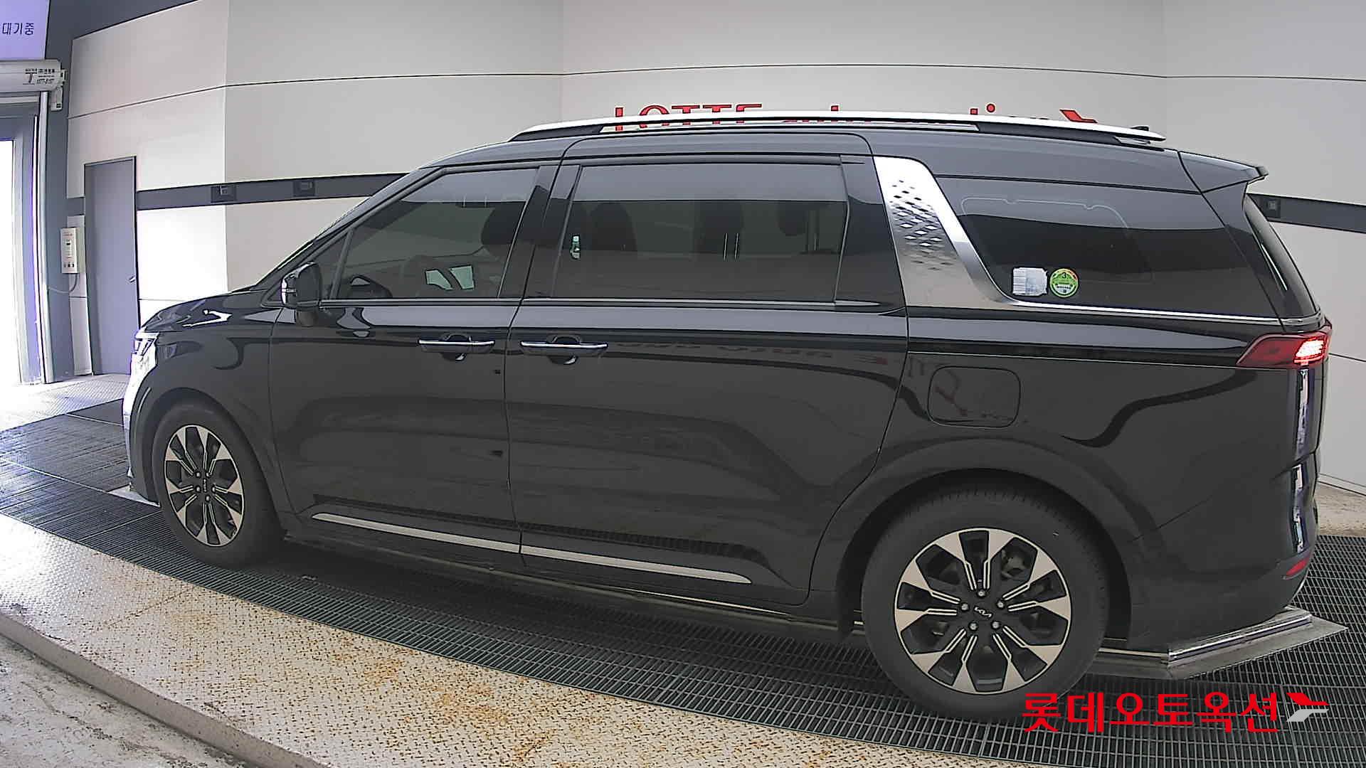 2023 - kia carnival
