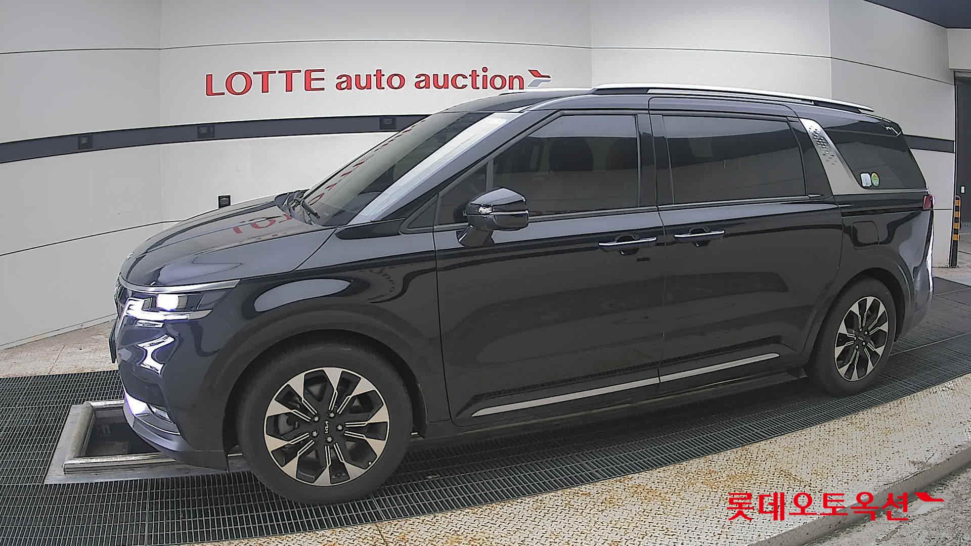 2023 - kia carnival