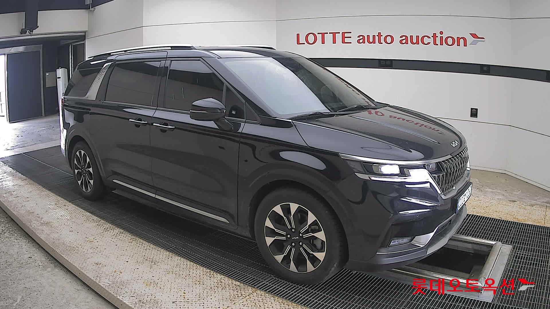2023 - kia carnival