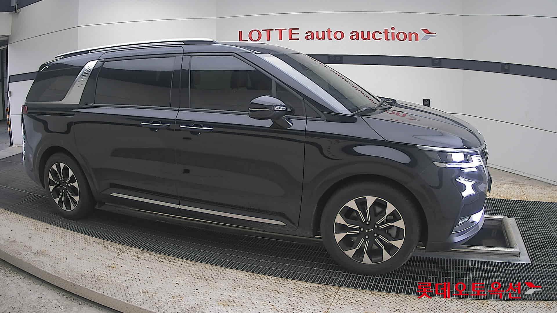 2023 - kia carnival