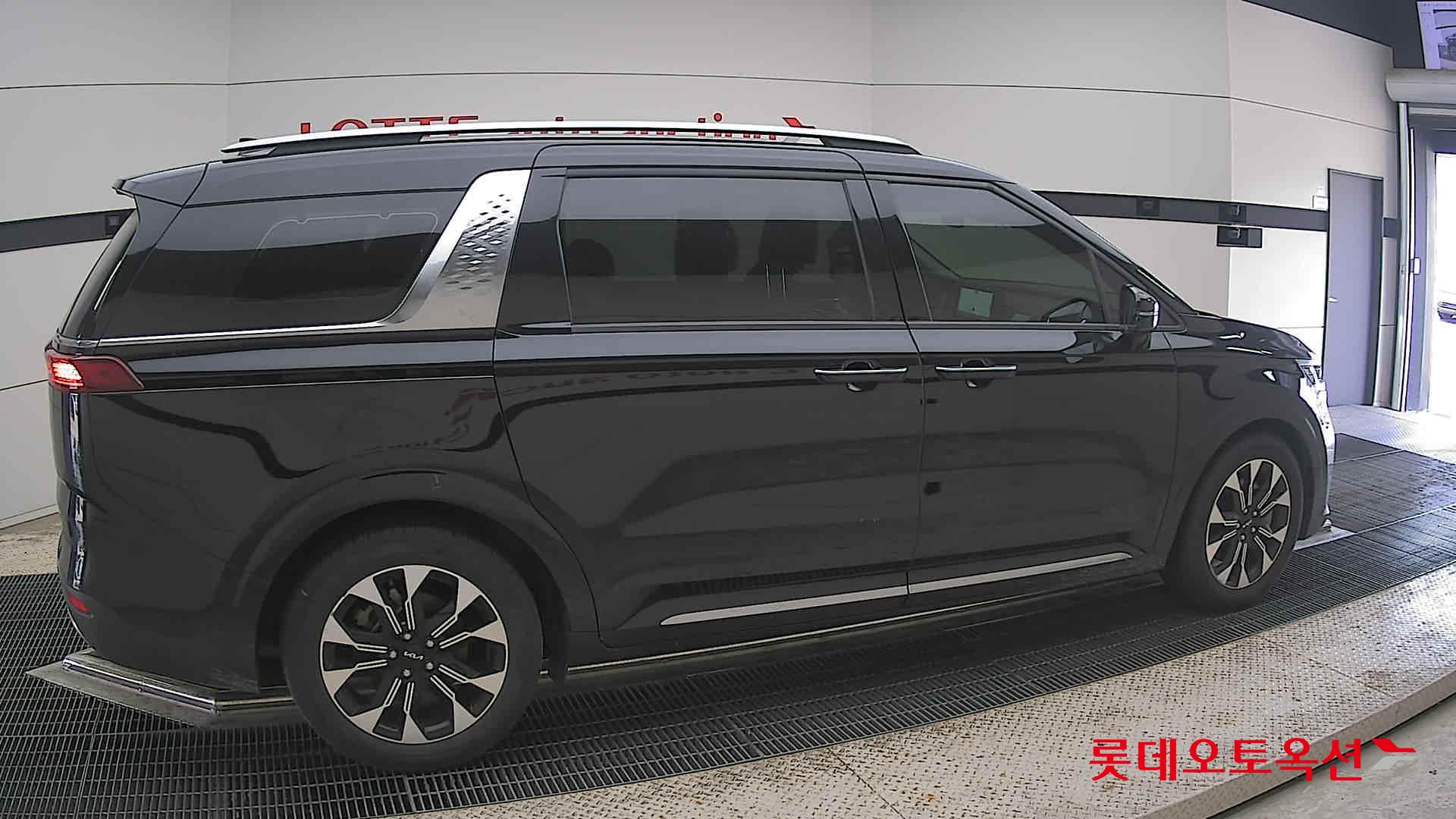 2023 - kia carnival