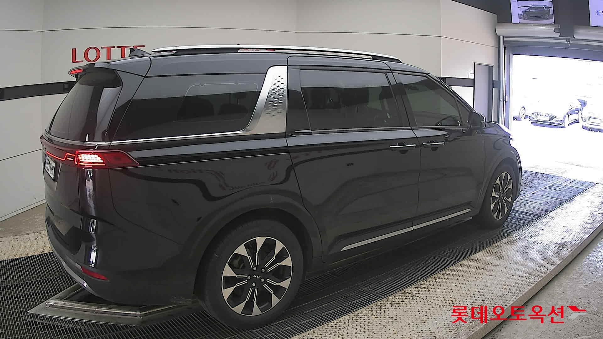 2023 - kia carnival