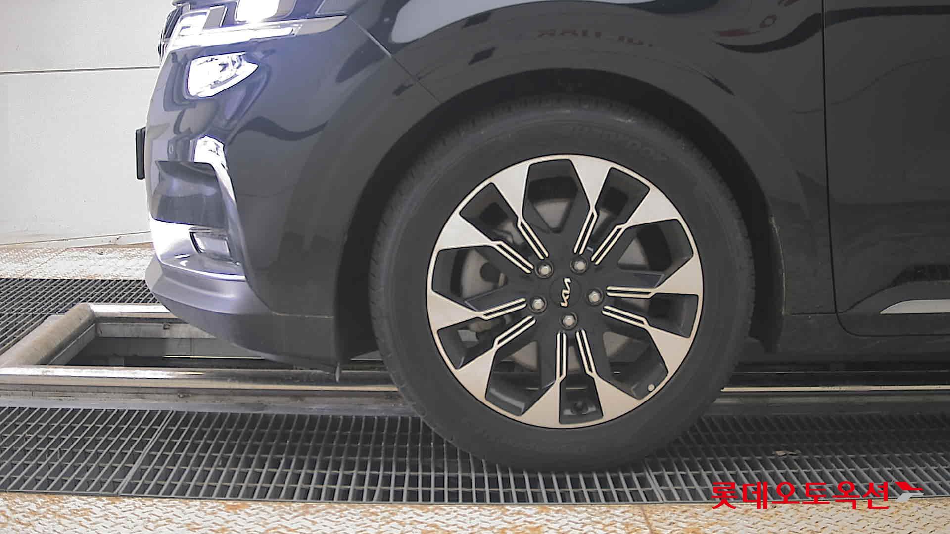 2023 - kia carnival