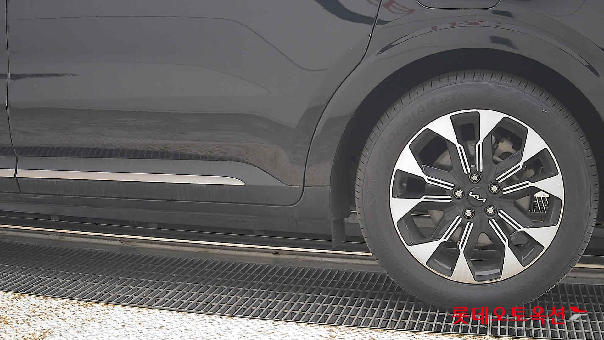 2023 - kia carnival