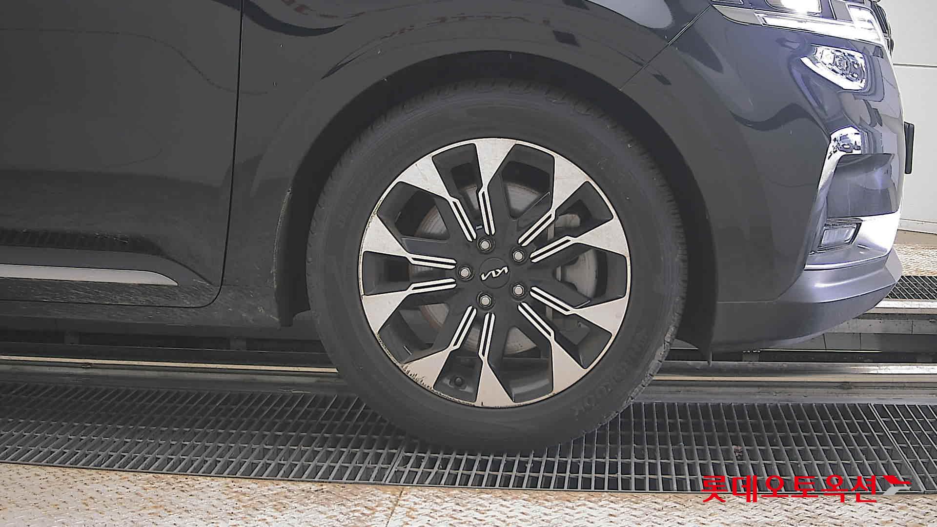 2023 - kia carnival