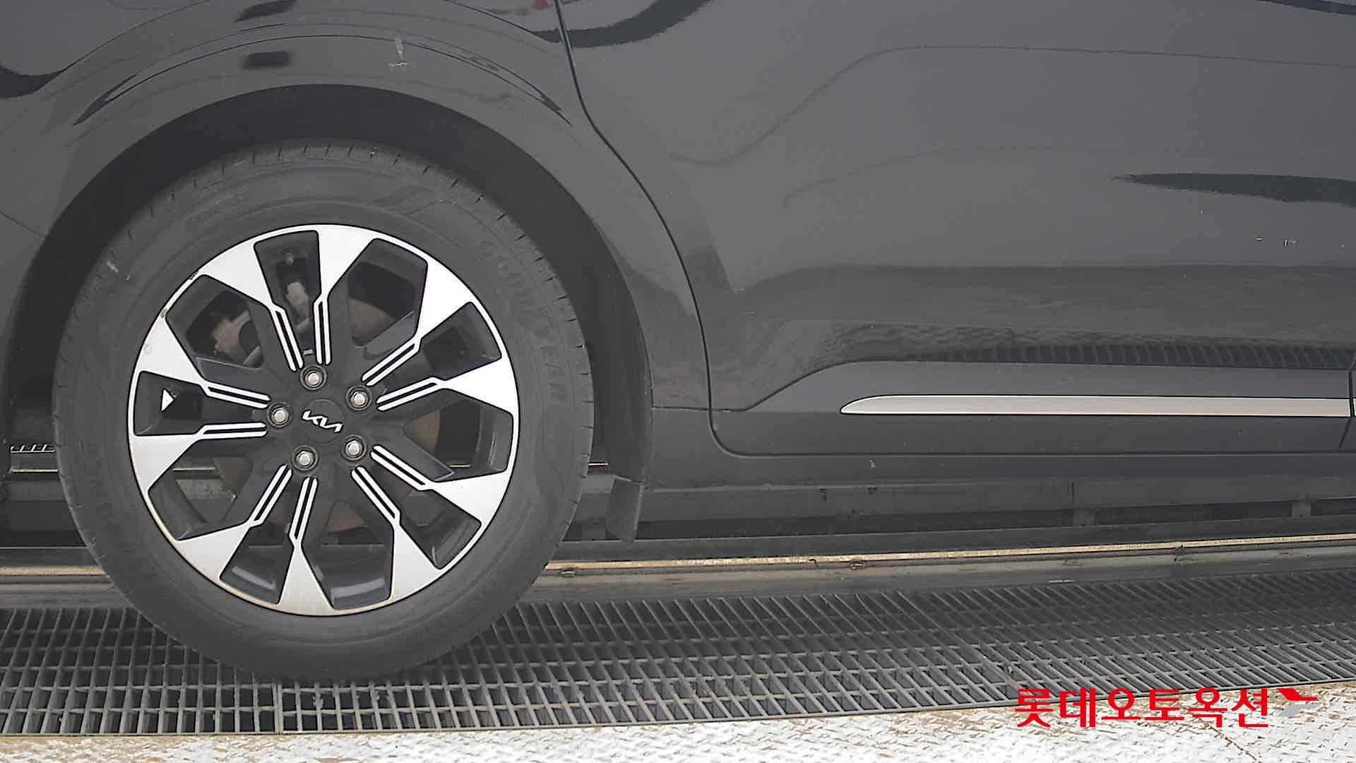 2023 - kia carnival