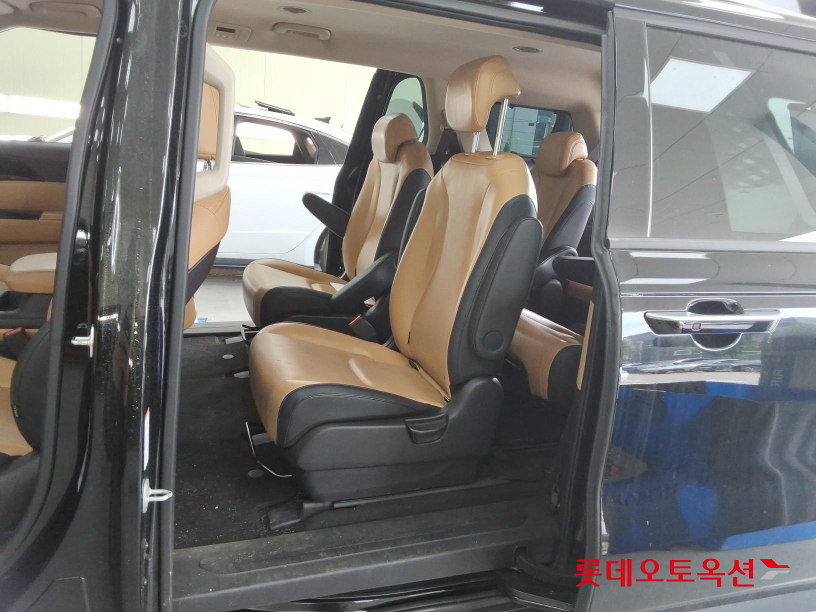 2023 - kia carnival