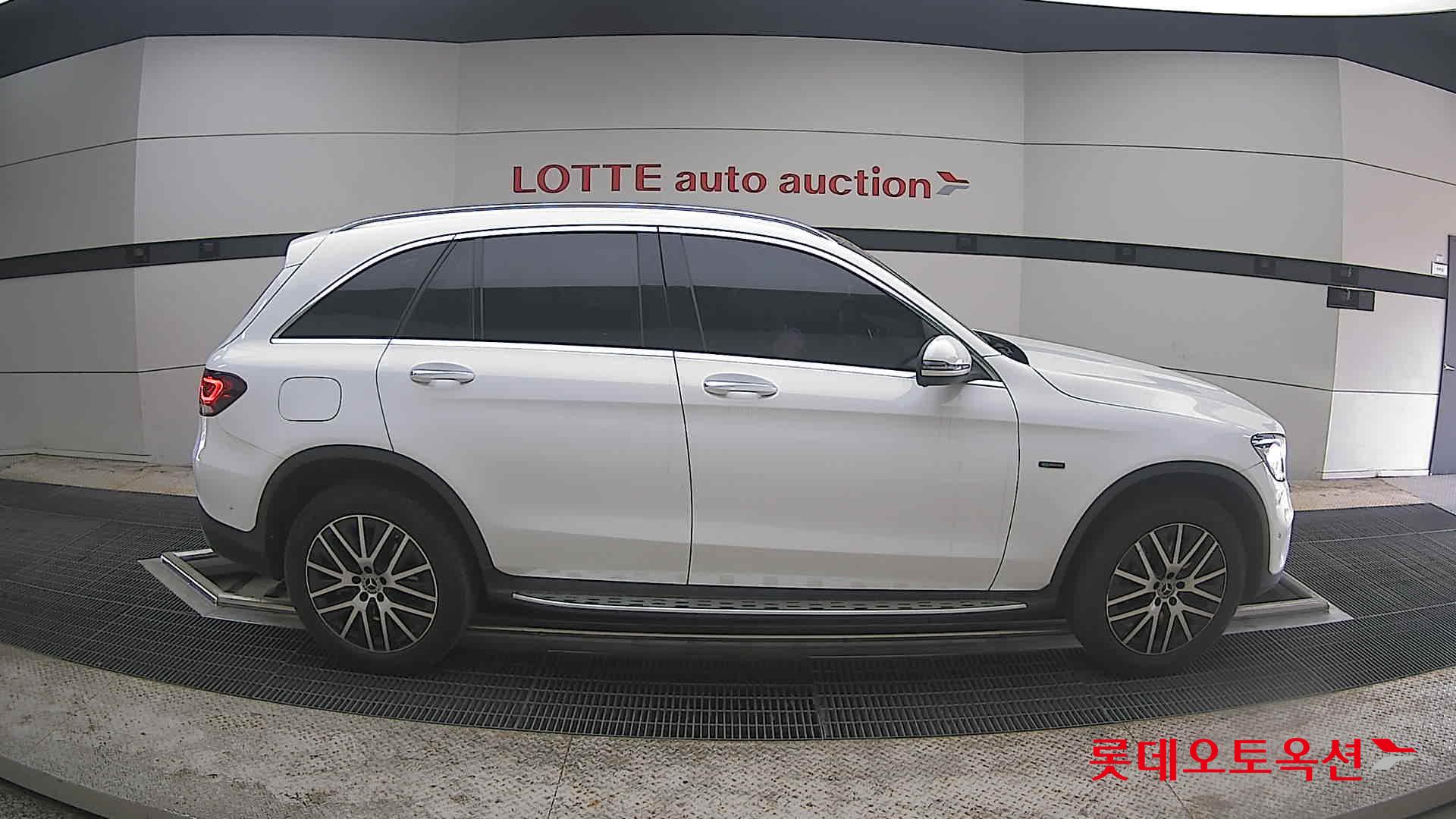 2021 - mercedes-benz glc300