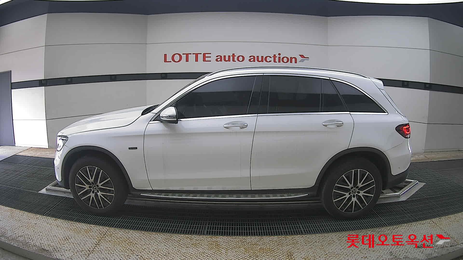2021 - mercedes-benz glc300