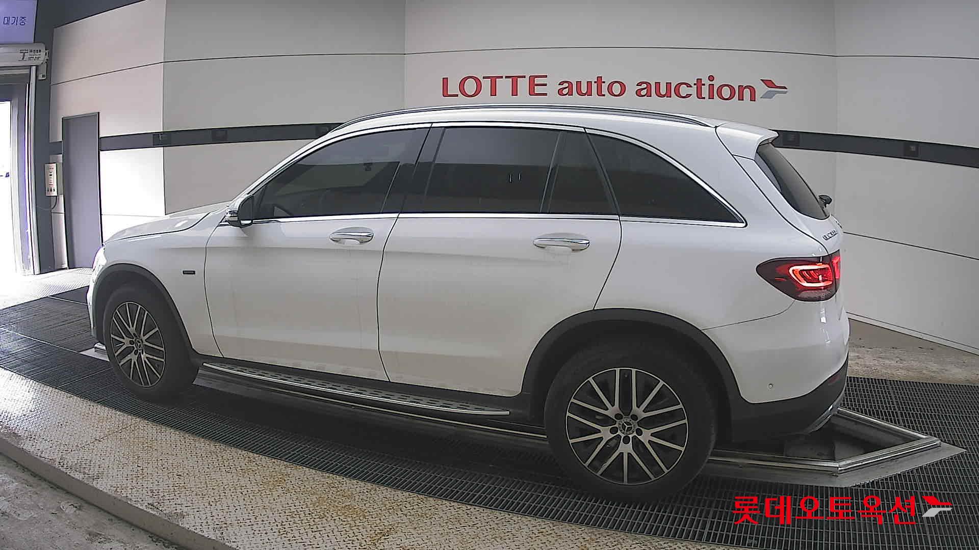 2021 - mercedes-benz glc300