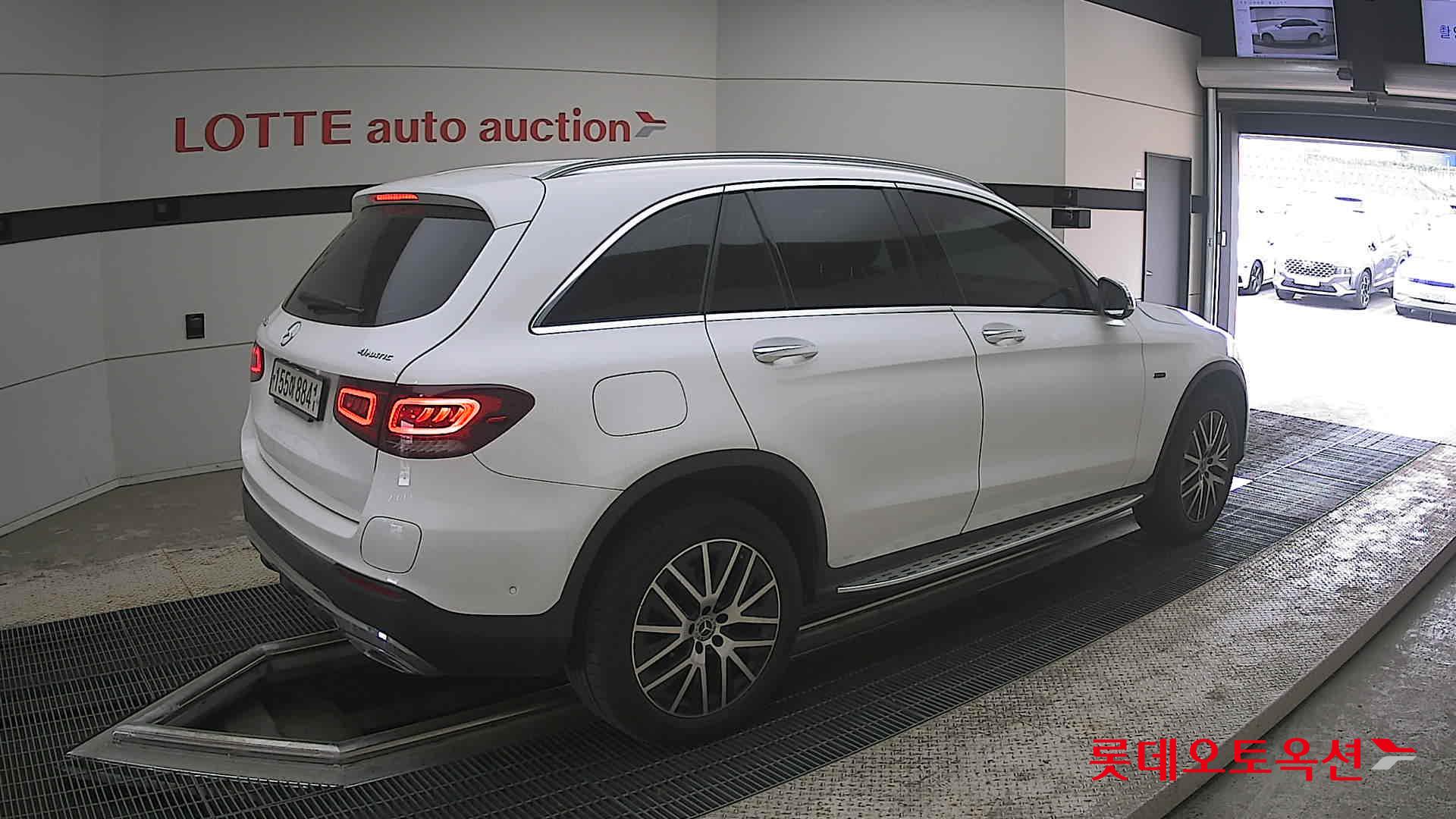 2021 - mercedes-benz glc300