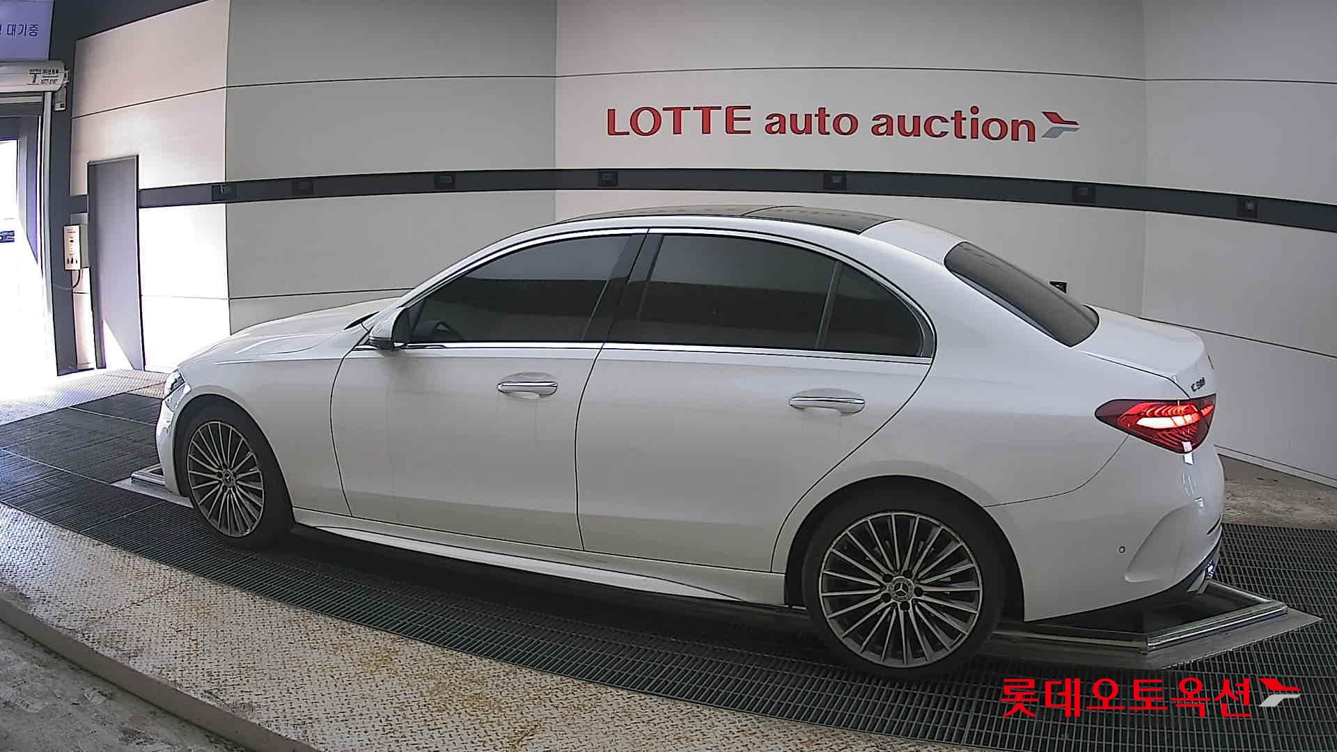 2022 - mercedes-benz c300