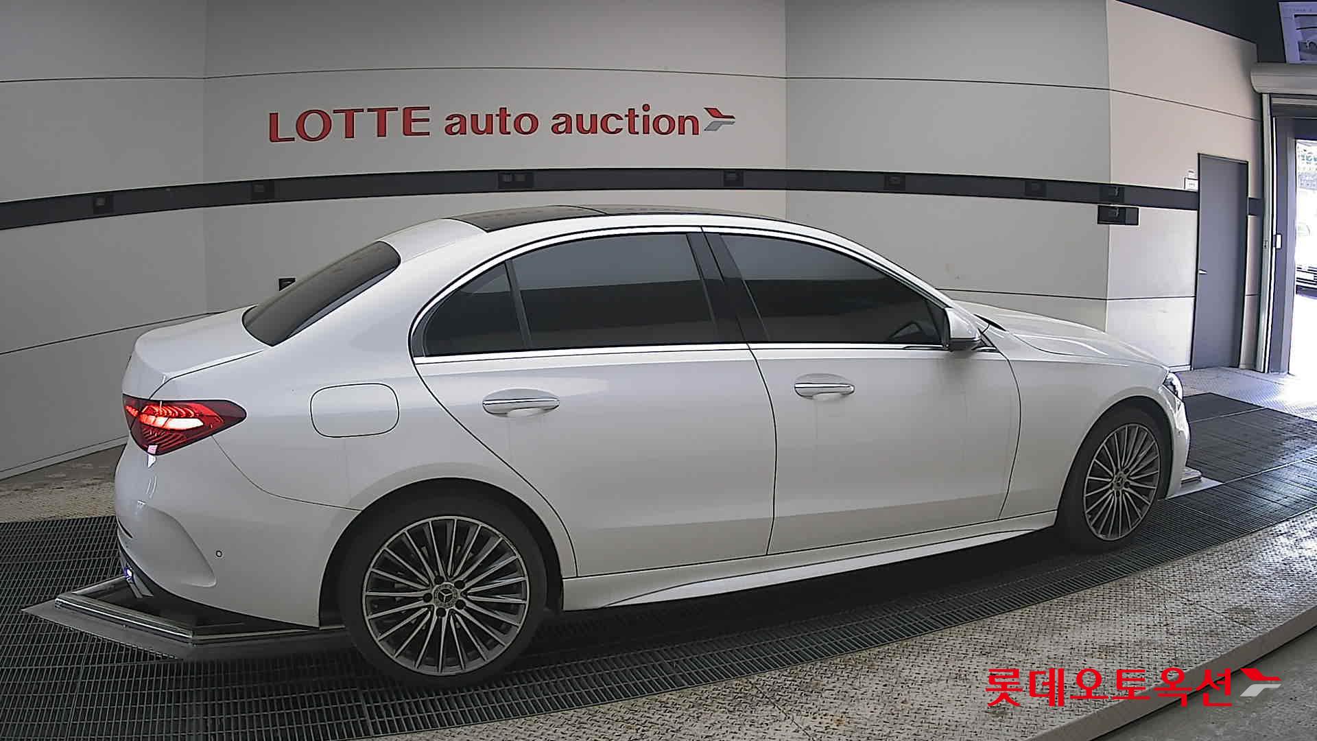 2022 - mercedes-benz c300