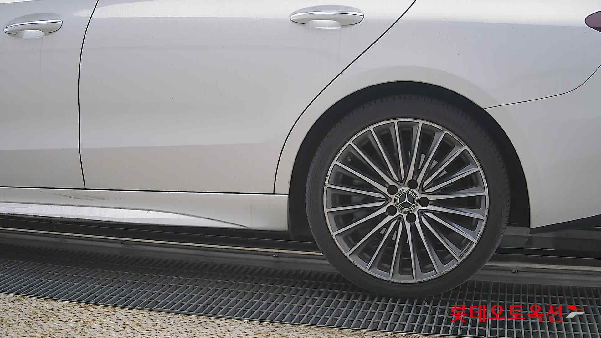 2022 - mercedes-benz c300