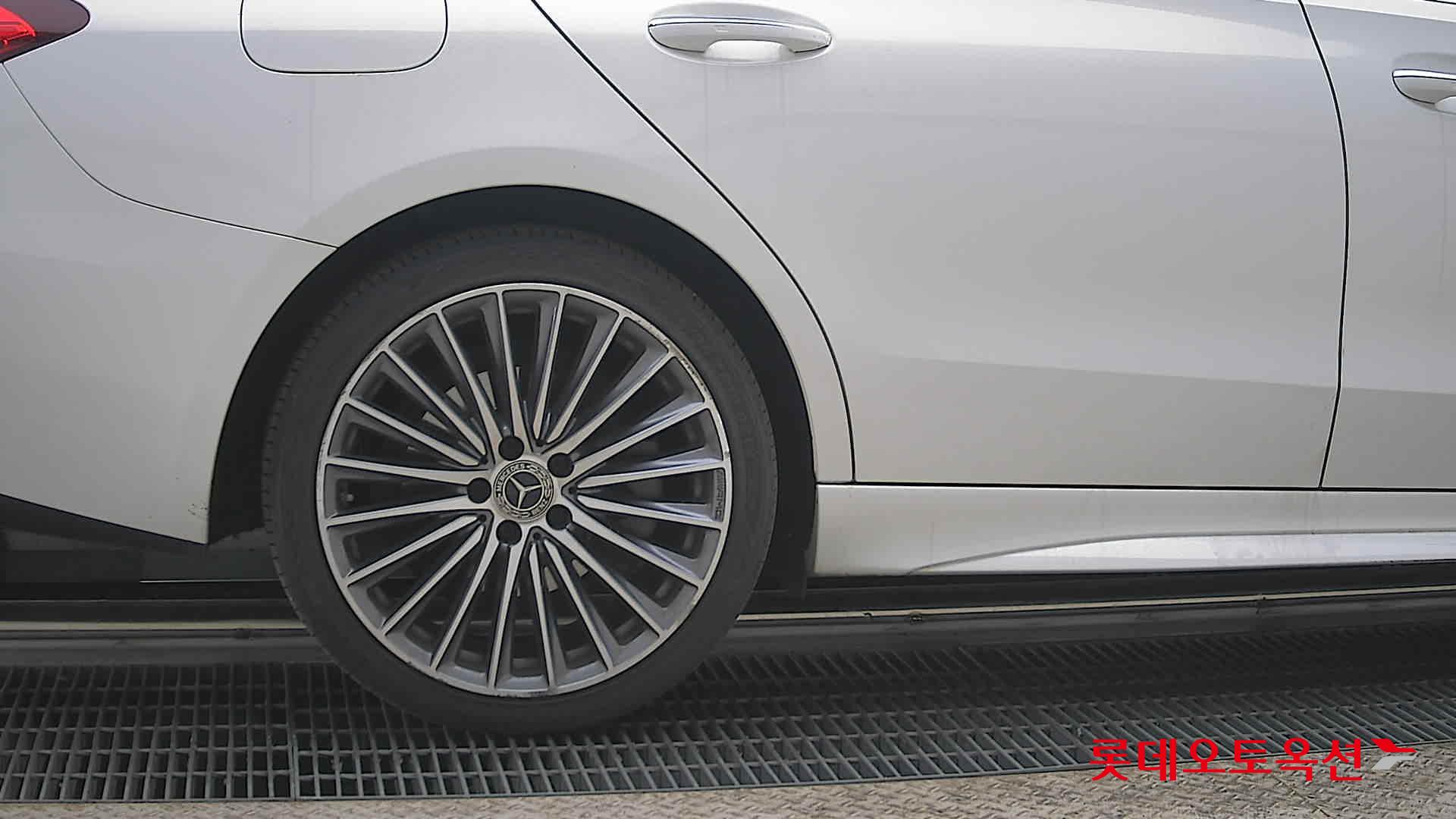 2022 - mercedes-benz c300