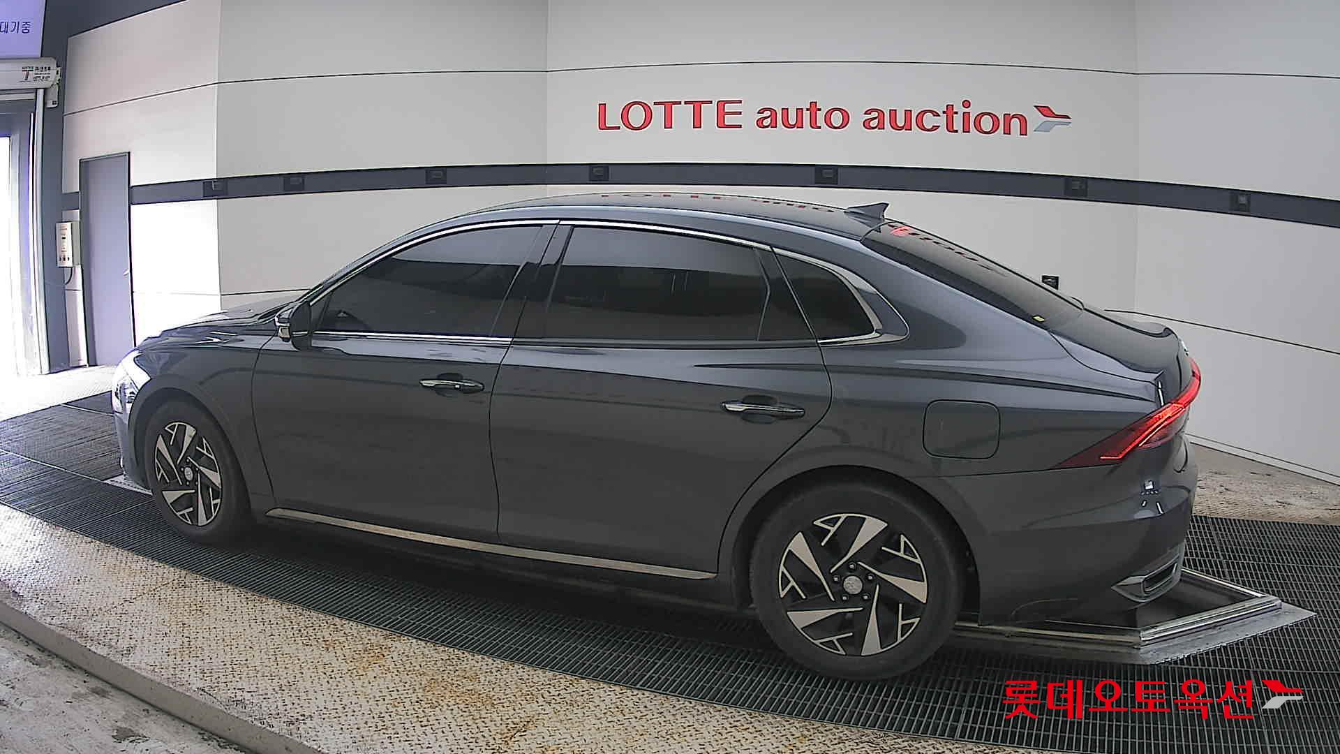 Hyundai Grandeur - 14