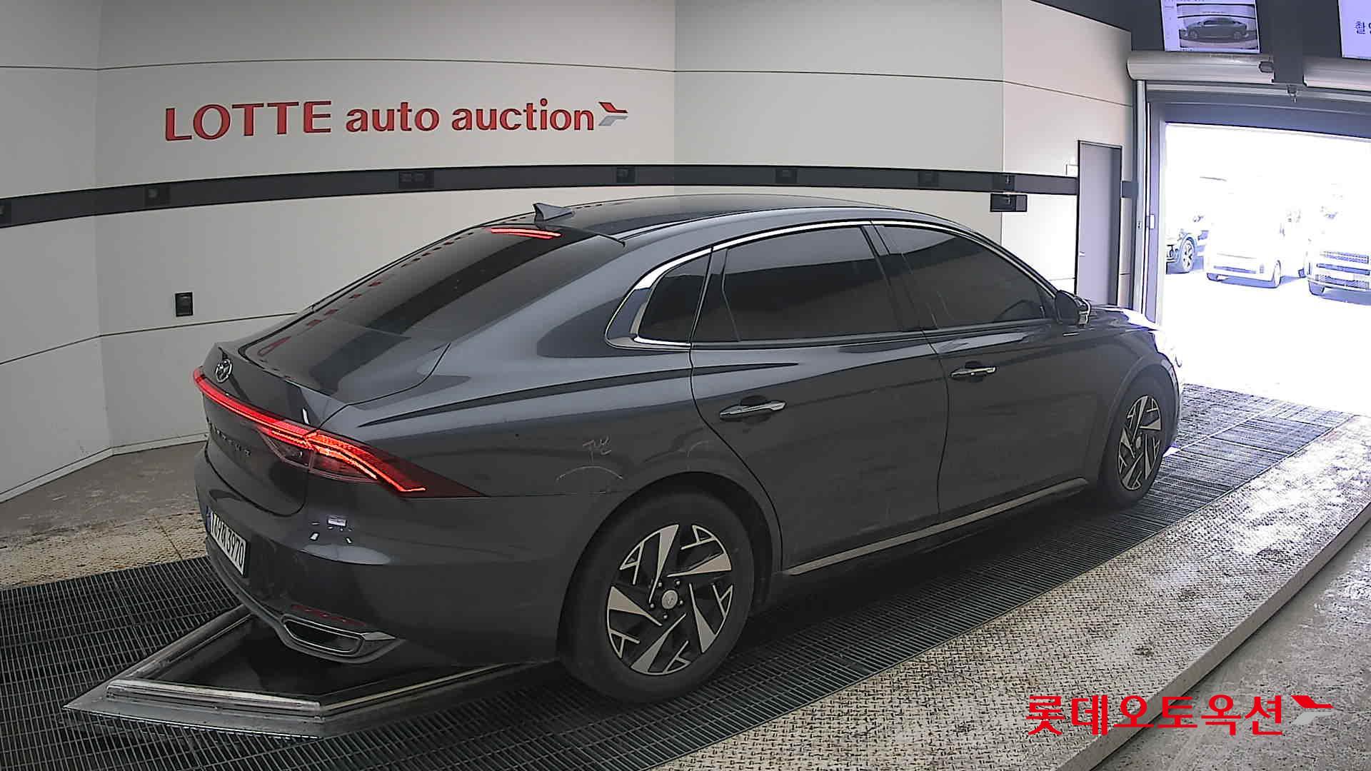 Hyundai Grandeur - 19