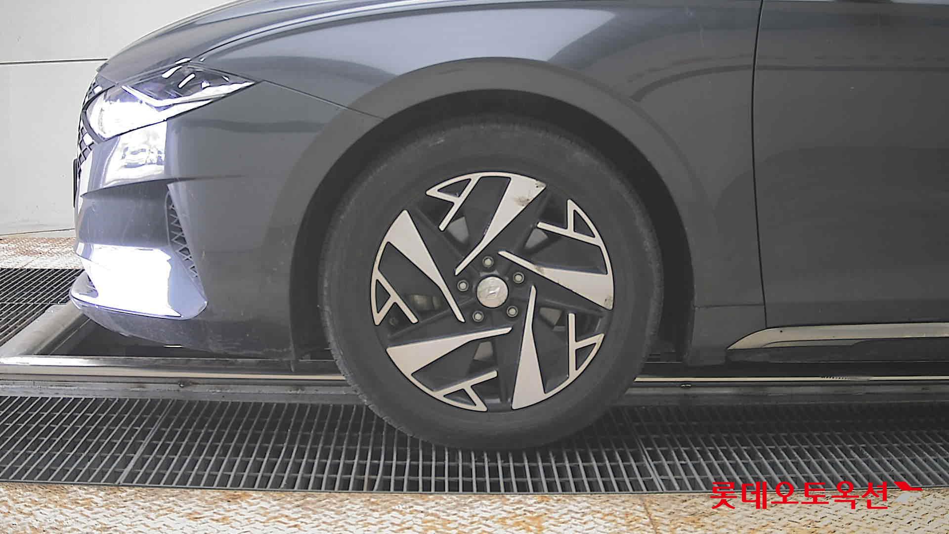 Hyundai Grandeur - 25