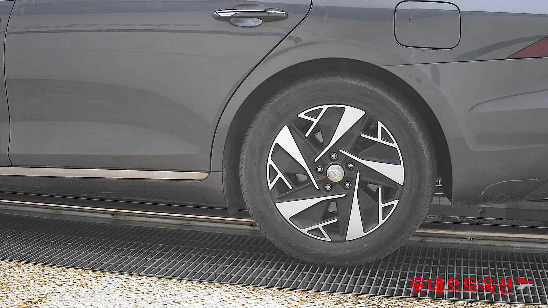 Hyundai Grandeur - 26
