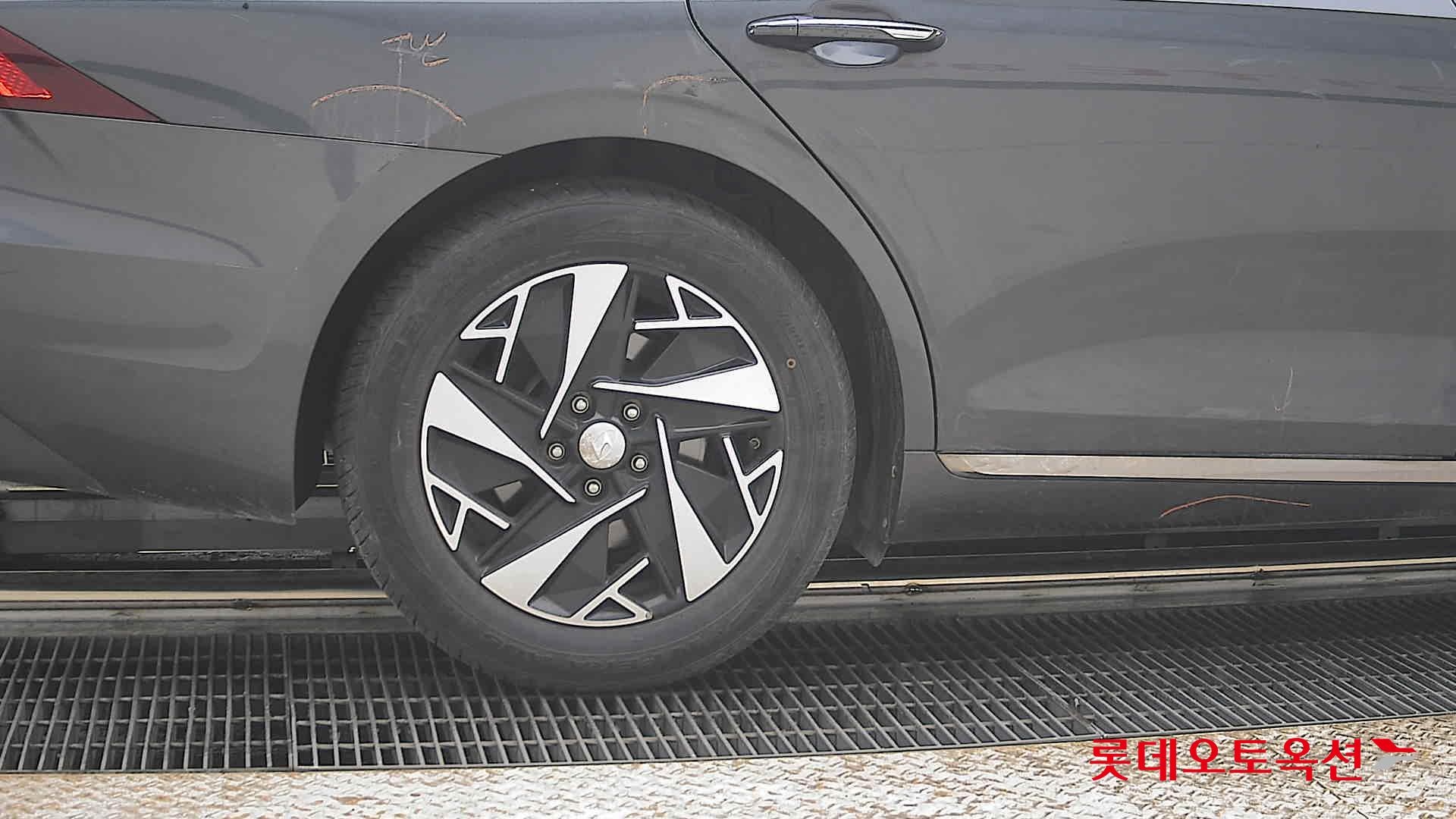Hyundai Grandeur - 28