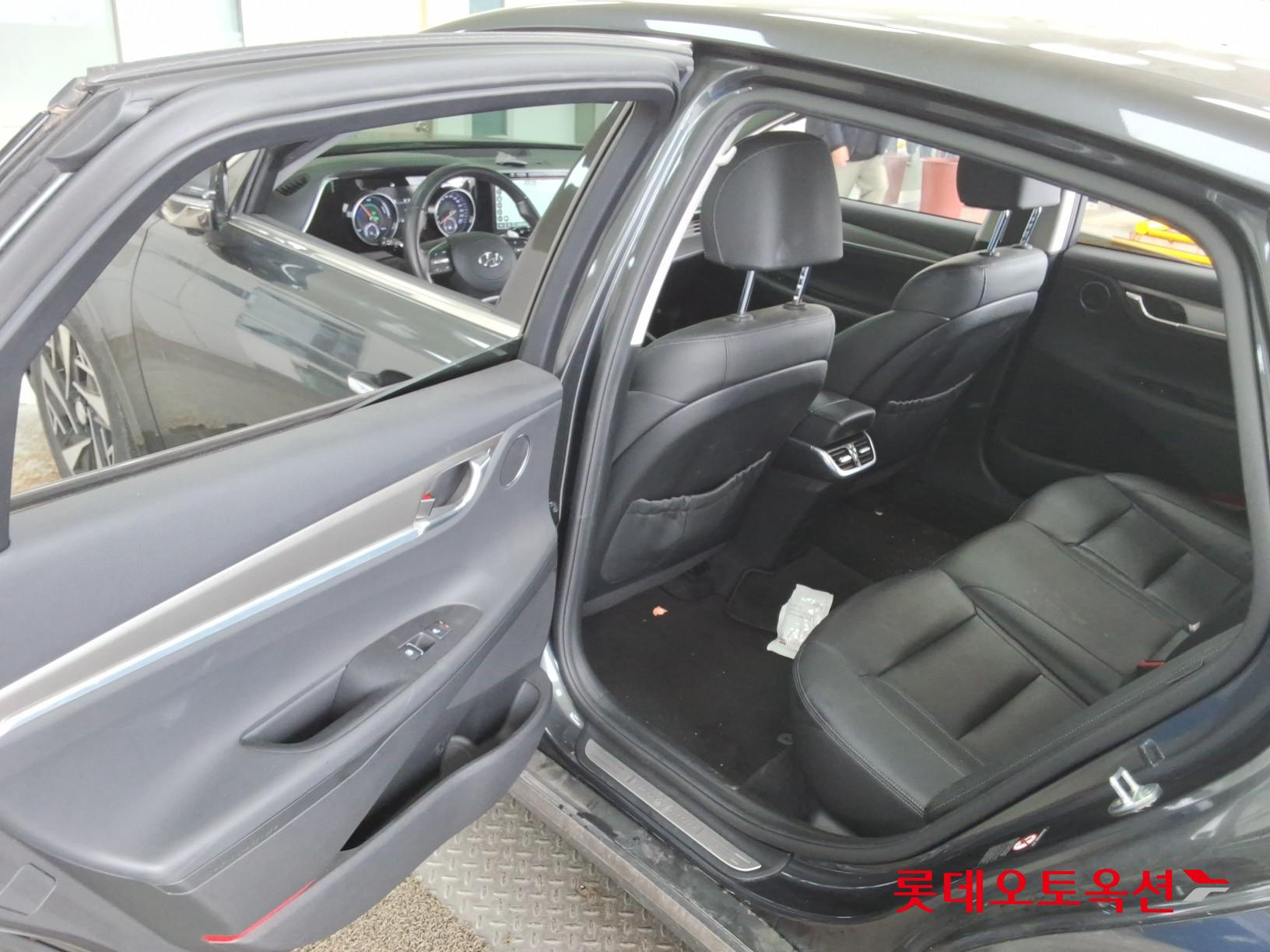 Hyundai Grandeur - 37