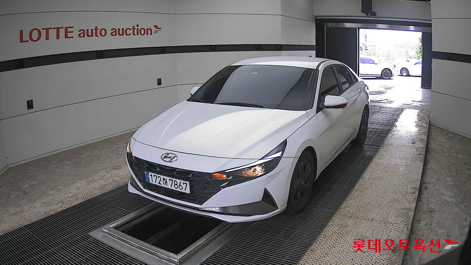 Hyundai Elantra - 10