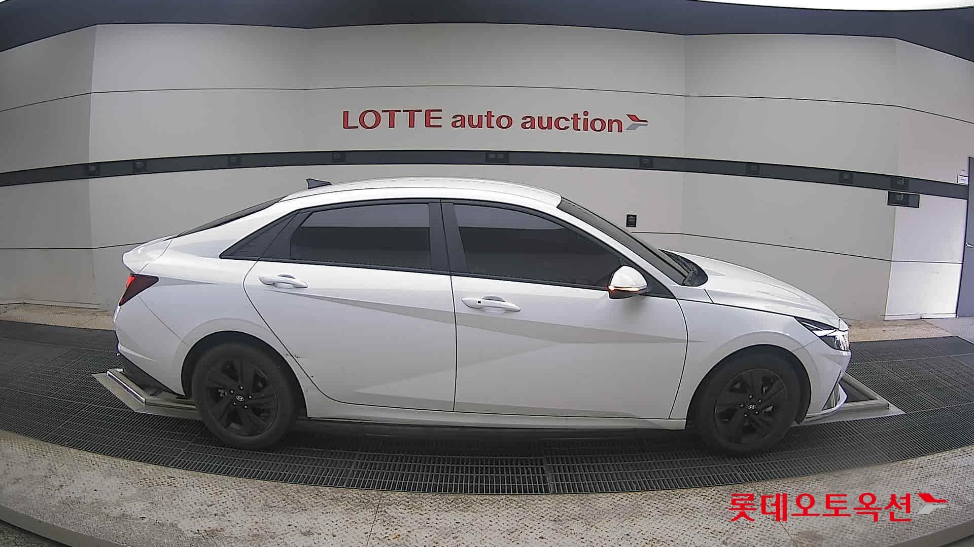 Hyundai Elantra - 21