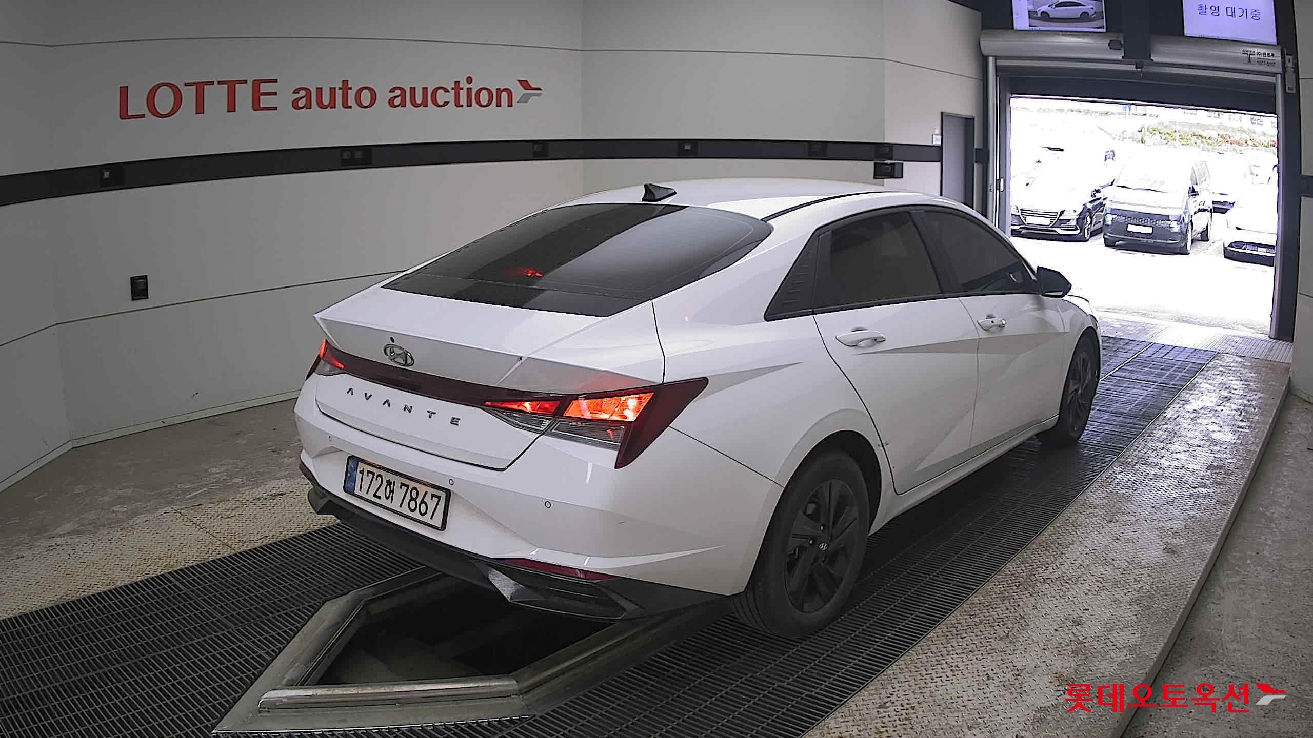 Hyundai Elantra - 5