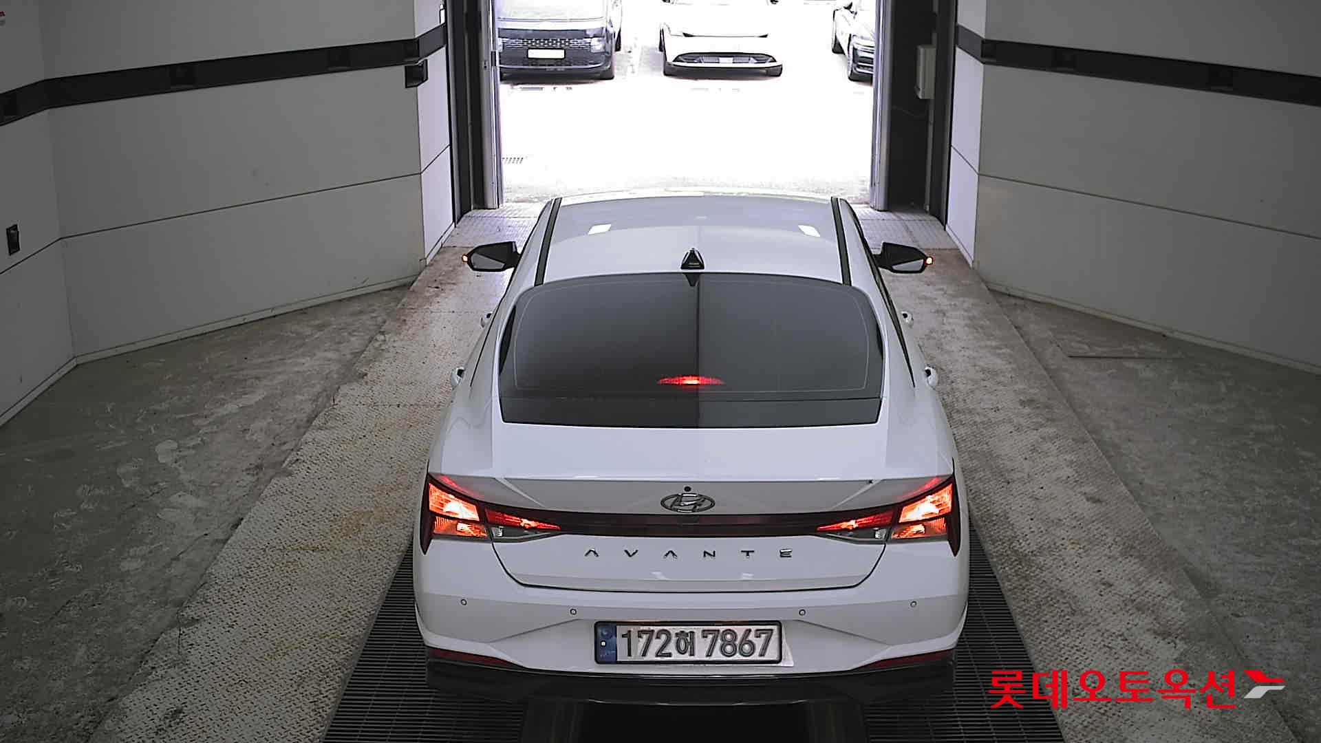 Hyundai Elantra - 17