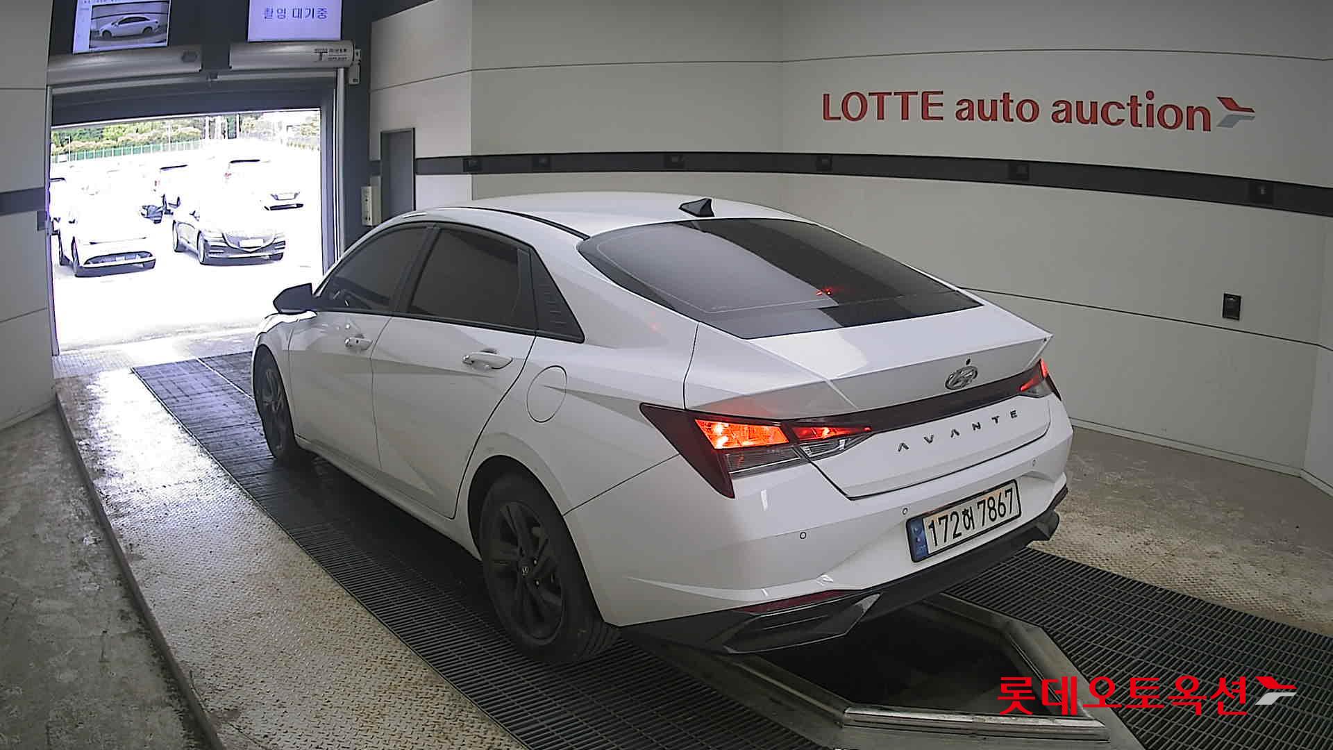 Hyundai Elantra - 4