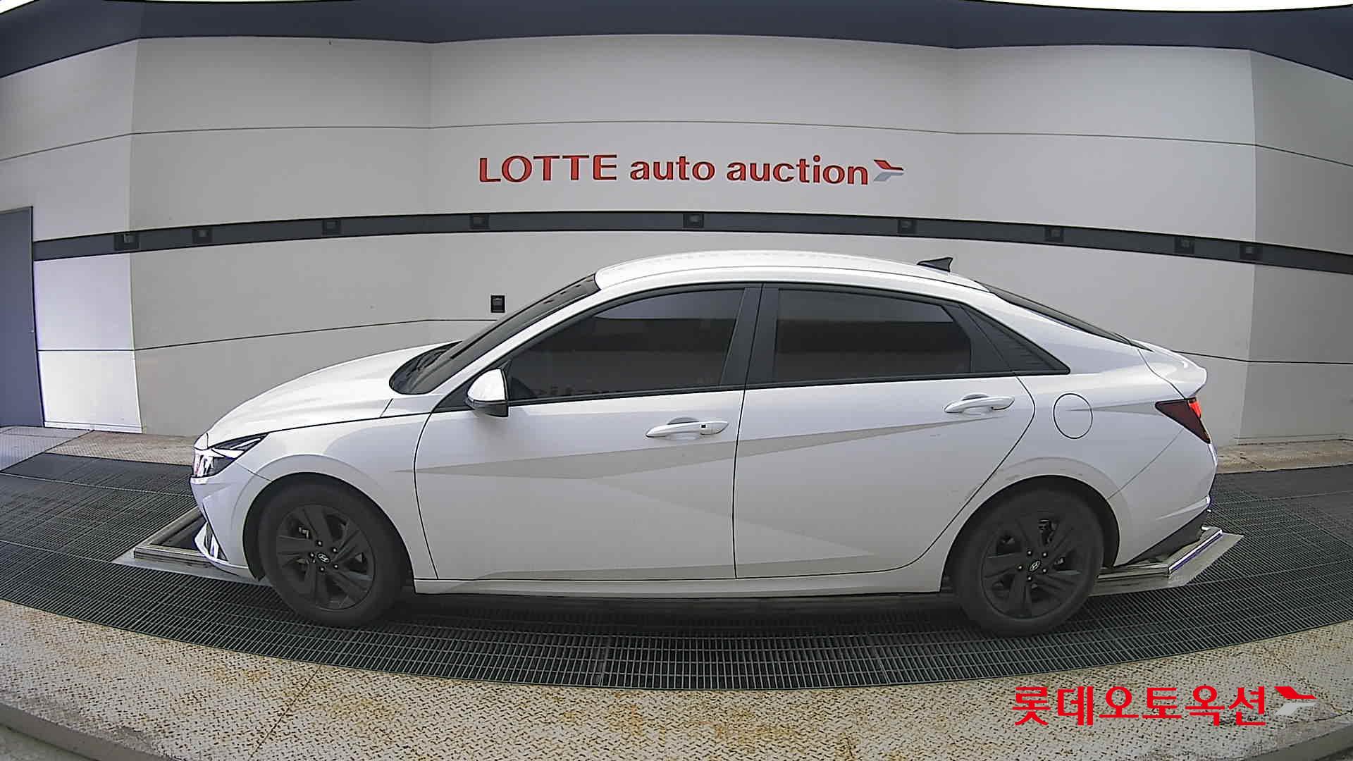 Hyundai Elantra - 13