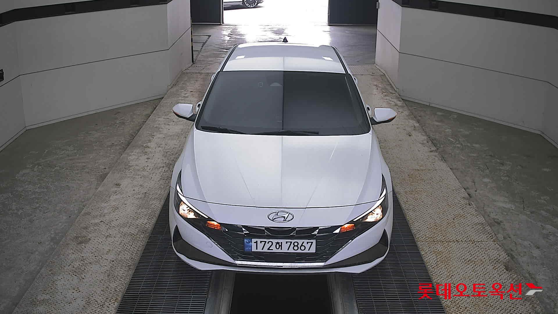 Hyundai Elantra - 1