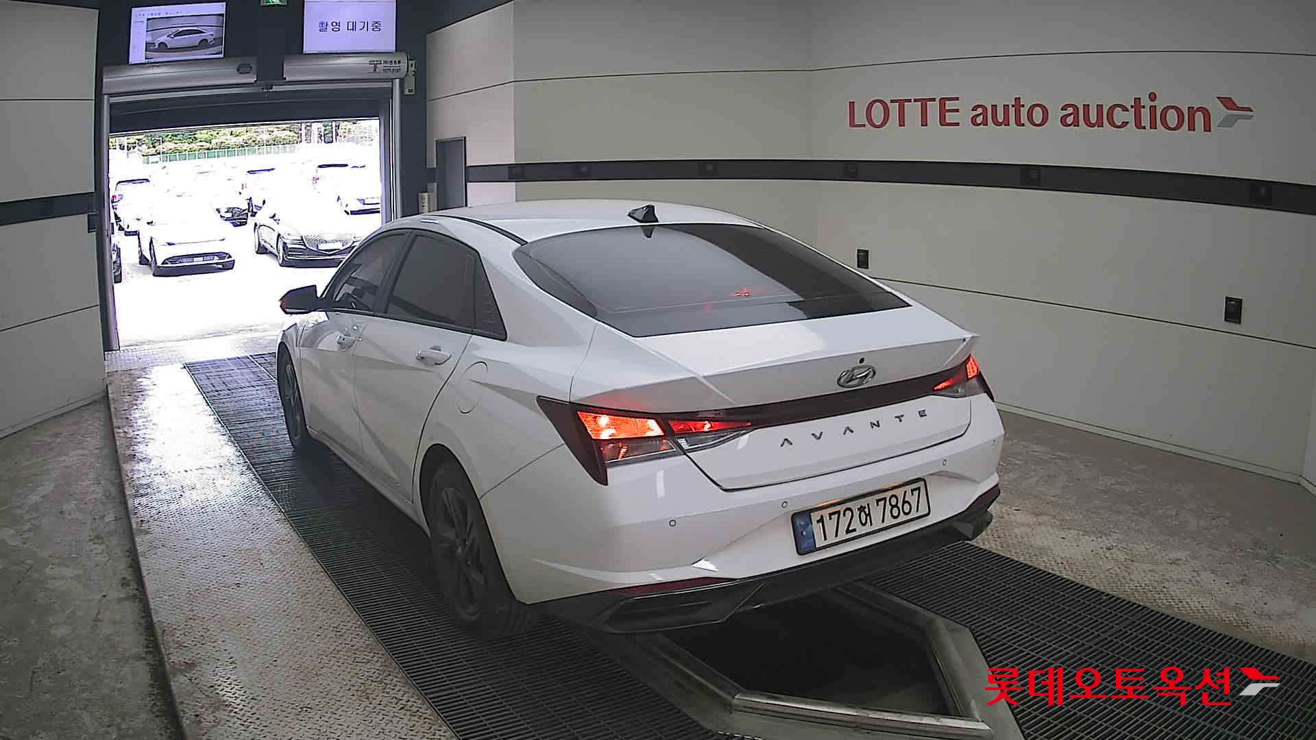 Hyundai Elantra - 16
