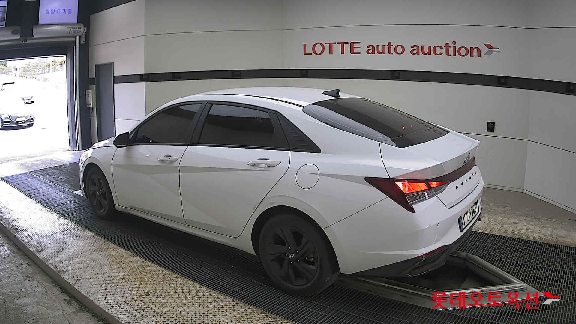 Hyundai Elantra - 15