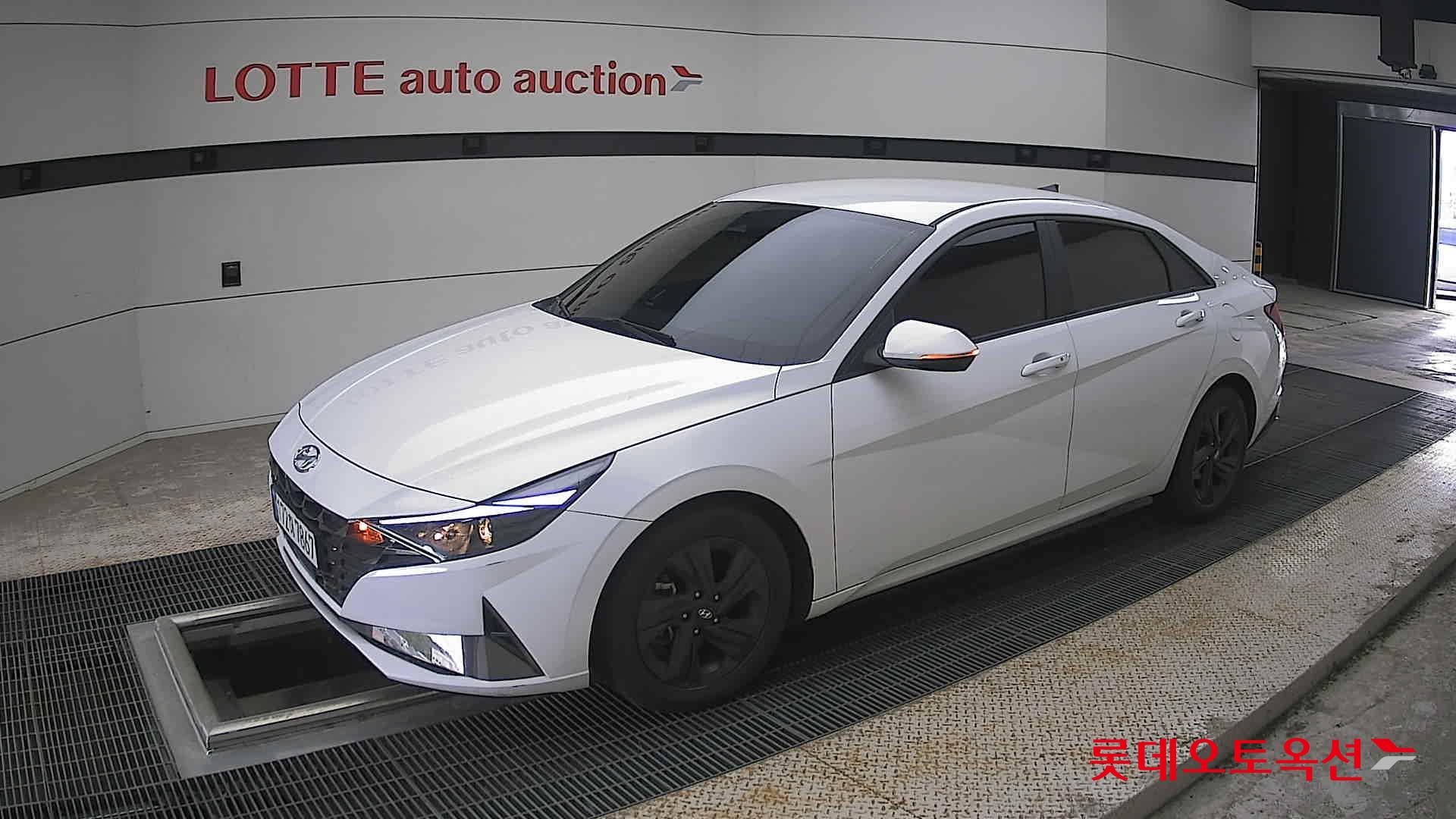 Hyundai Elantra - 11