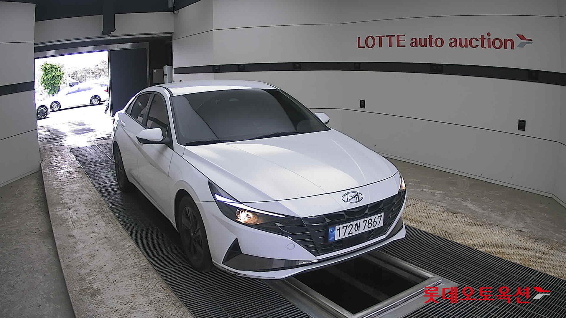 Hyundai Elantra - 24