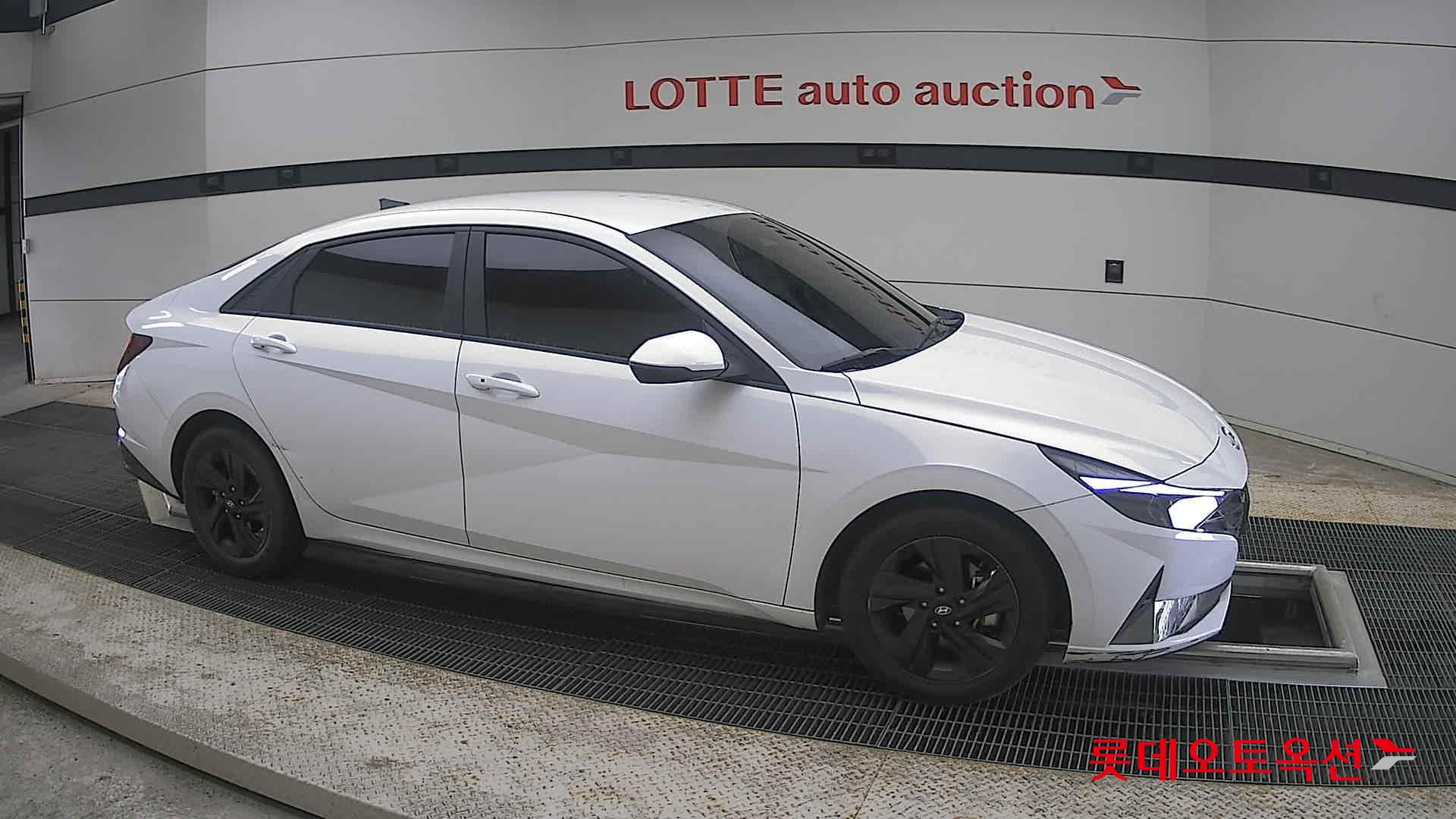 Hyundai Elantra - 22