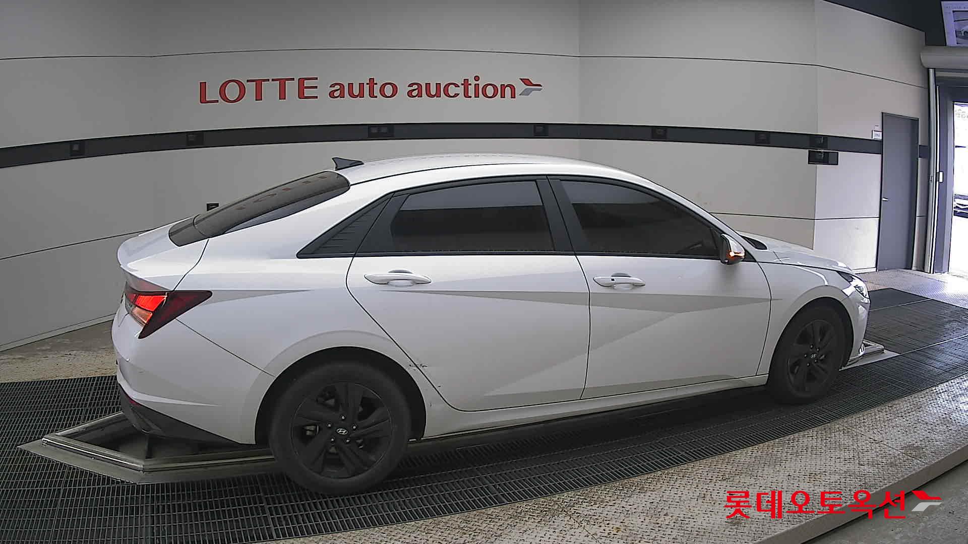 Hyundai Elantra - 20