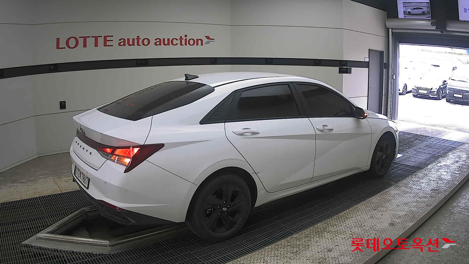 Hyundai Elantra - 19