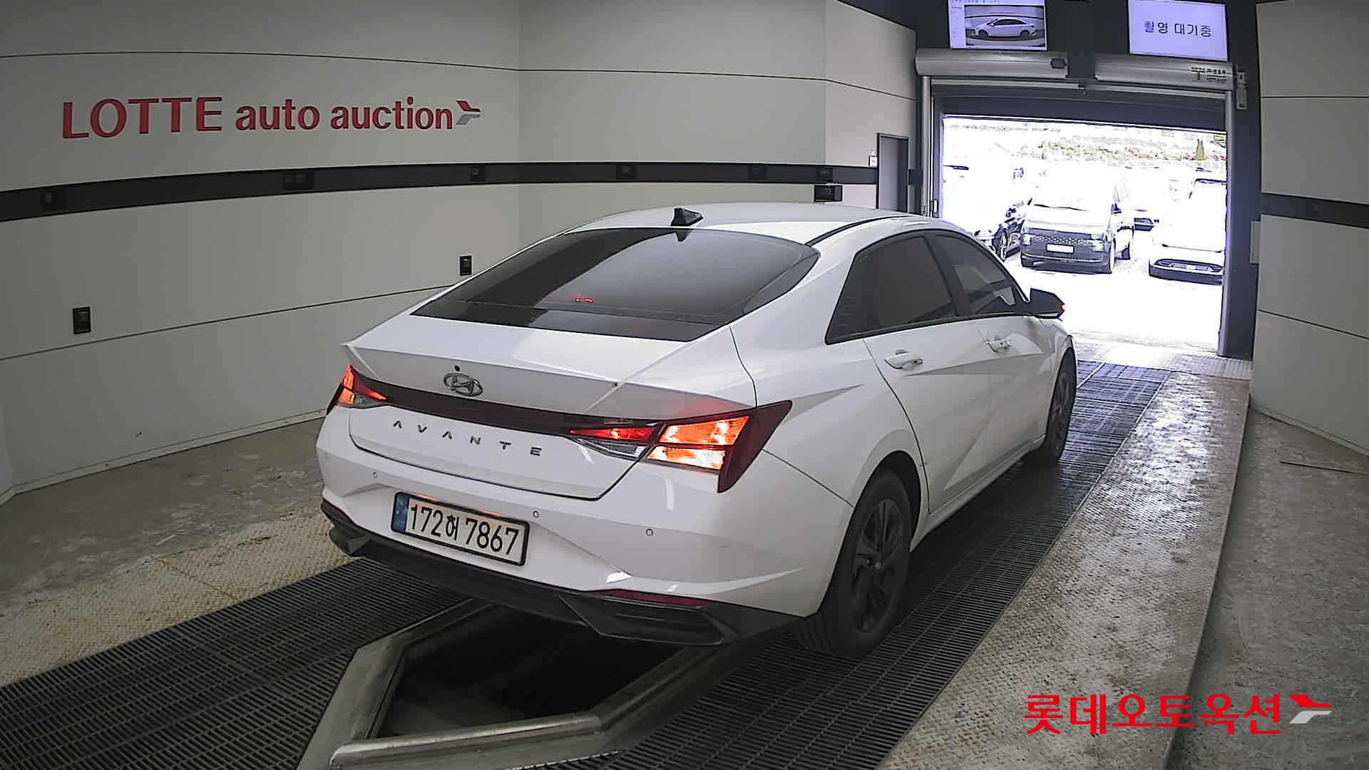 Hyundai Elantra - 18