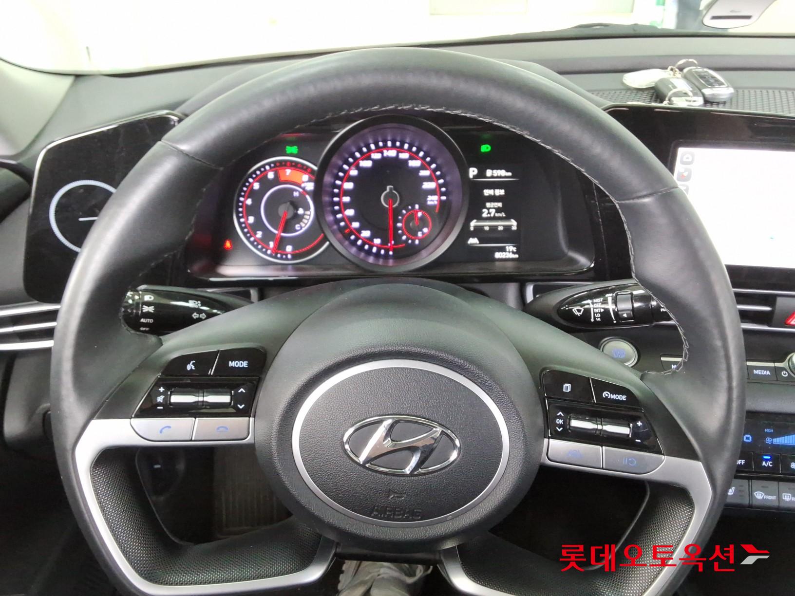 Hyundai Elantra - 30